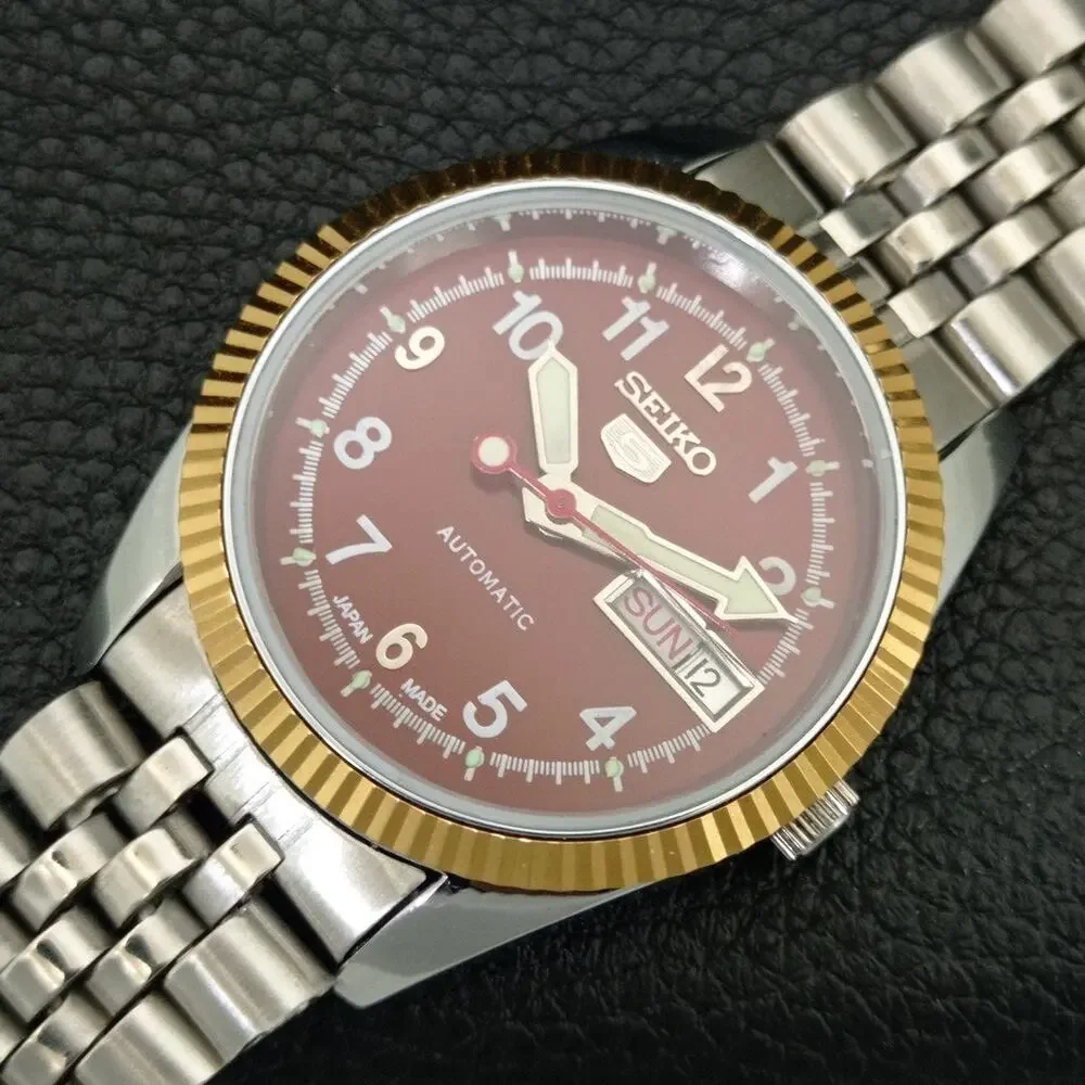 Vintage 1973 Seiko Automatic Mens Silver Watch W/daydate & Red accents